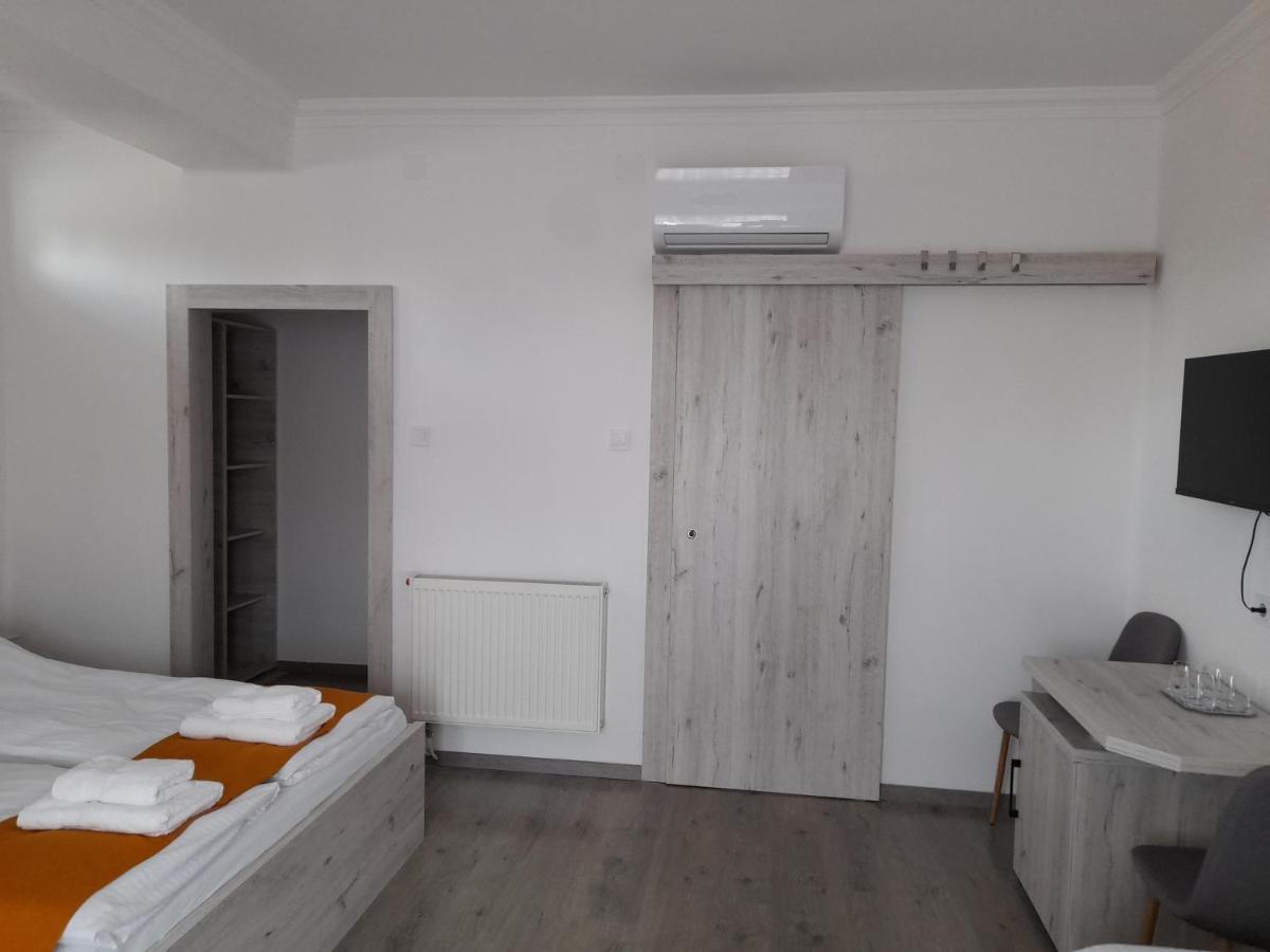 Orion Panzio Bed & Breakfast Hajduszoboszlo Bagian luar foto