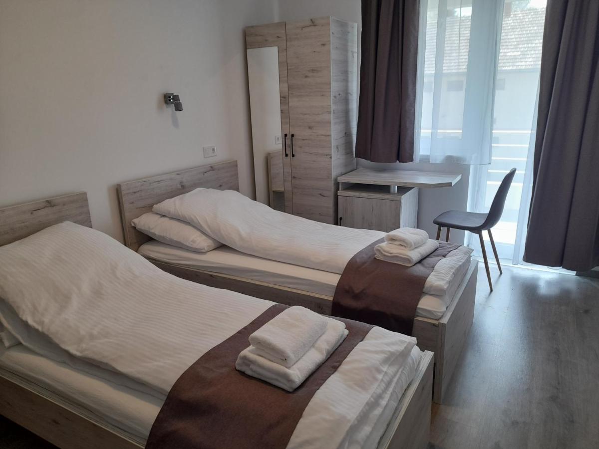 Orion Panzio Bed & Breakfast Hajduszoboszlo Bagian luar foto