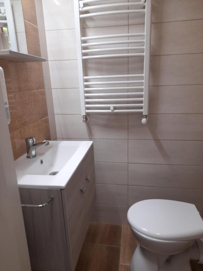 Orion Panzio Bed & Breakfast Hajduszoboszlo Bagian luar foto
