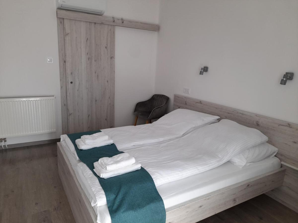 Orion Panzio Bed & Breakfast Hajduszoboszlo Bagian luar foto