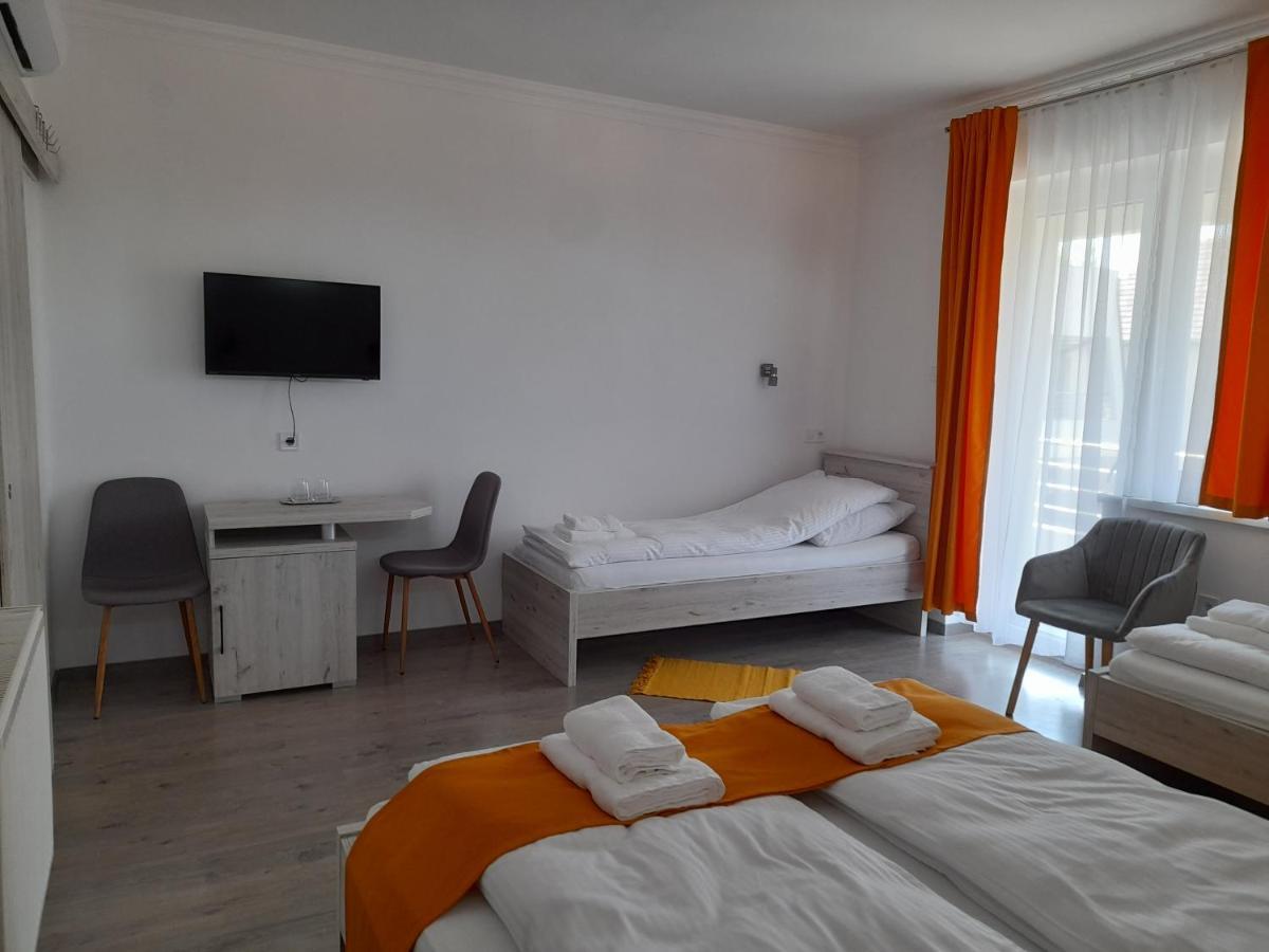 Orion Panzio Bed & Breakfast Hajduszoboszlo Bagian luar foto