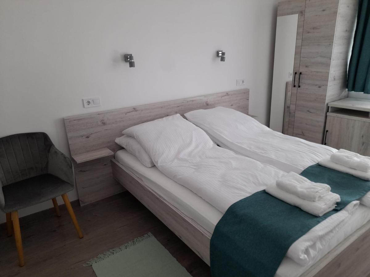 Orion Panzio Bed & Breakfast Hajduszoboszlo Bagian luar foto